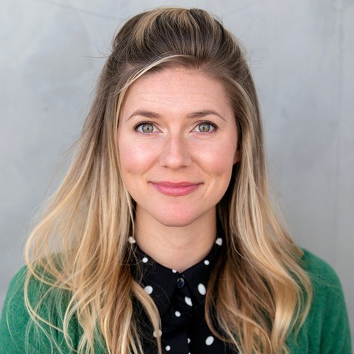 A photograph of a planner creator, representing a seller the buyer can see